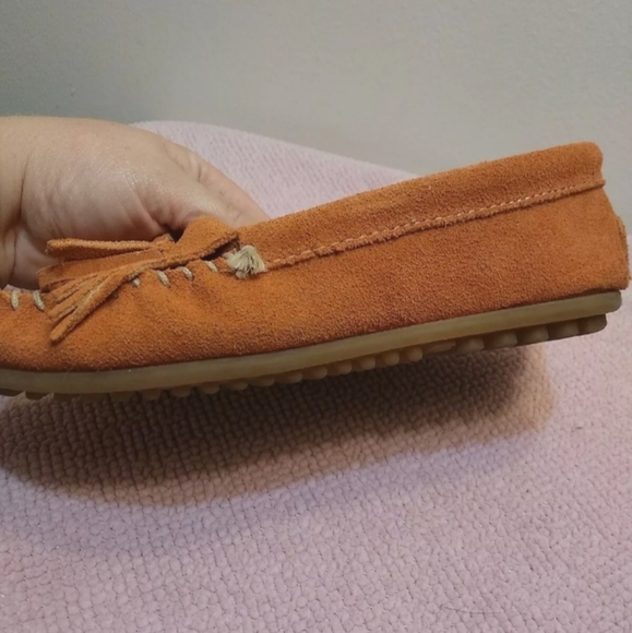 Minnetonka women's size 7 mocassins slip ons 407 S Orange/Rust color - Picture 10 of 12